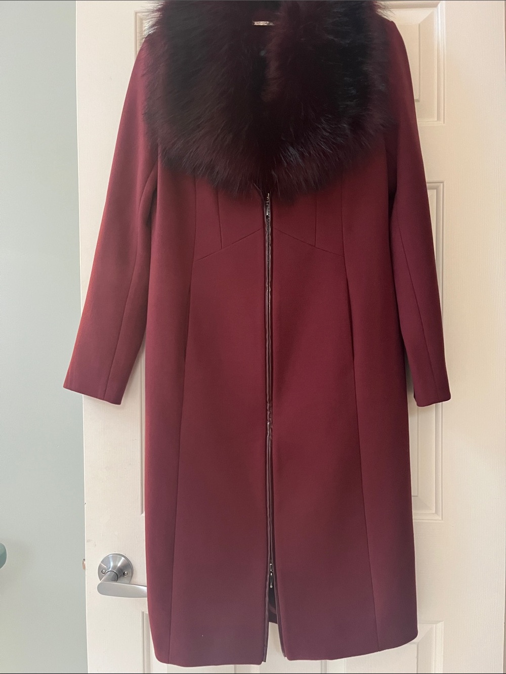 NWOT WHBM Burgundy wool blend zip up dress coat with faux fur collar